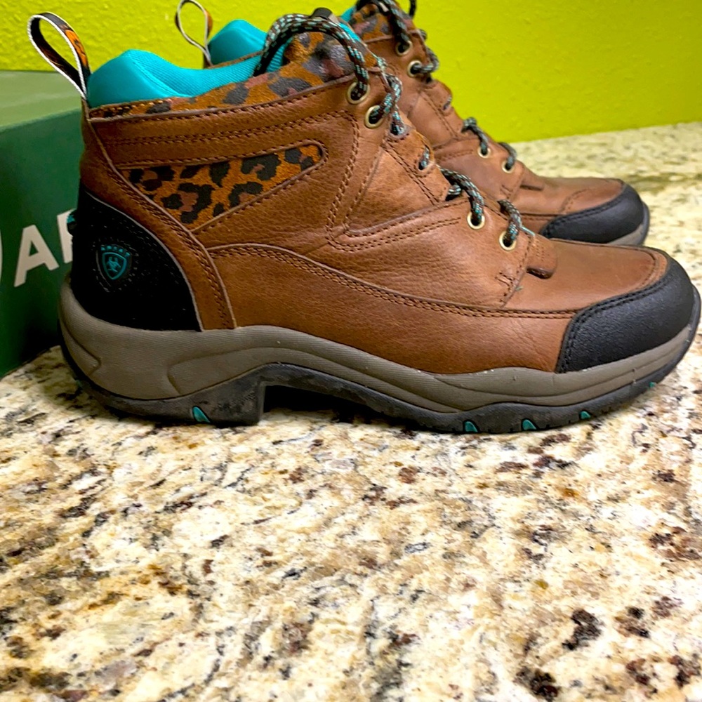 Ariat Boots w/ cheetah print size 7.5
